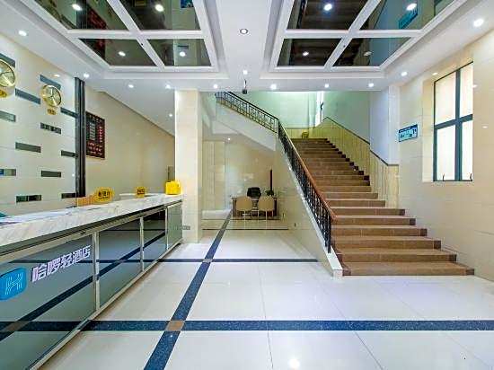 Sainan Hotel (Chenjiayu Rainbow Bridge Subway Station)
