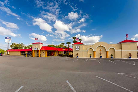 Howard Johnson by Wyndham Lakeland