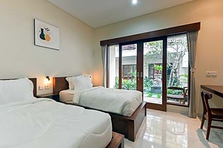 Twin Room with Private Bathroom
