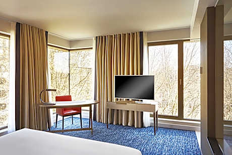 1 KING BED