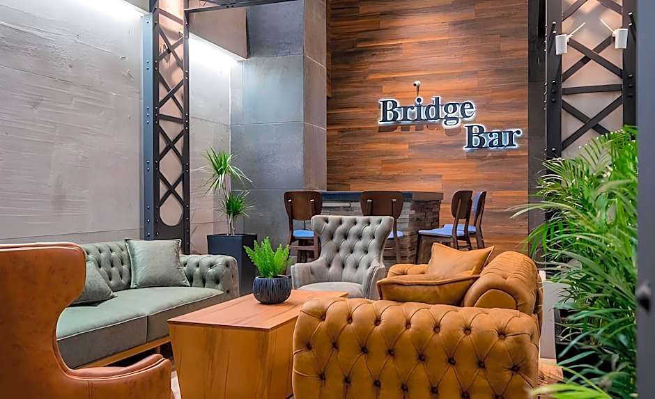 Bridge Hotel