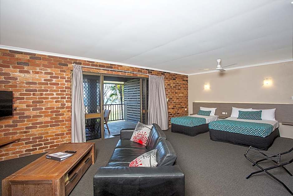 Sarina Beach Motel