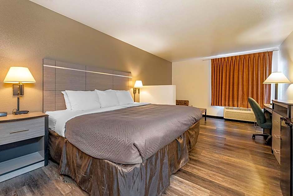 Econo Lodge Pueblo North