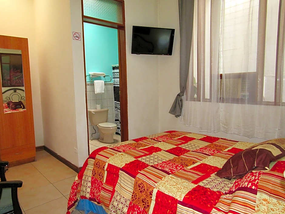 Hotel La Guaria Inn & Suites