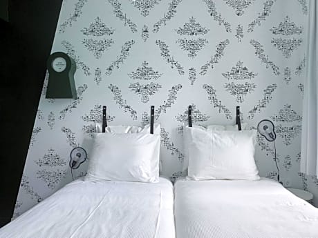 Double Room with Street View