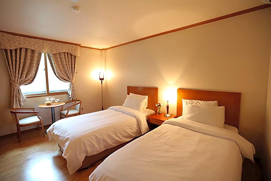 Photo 1 of 2 of Standard 2 Beds