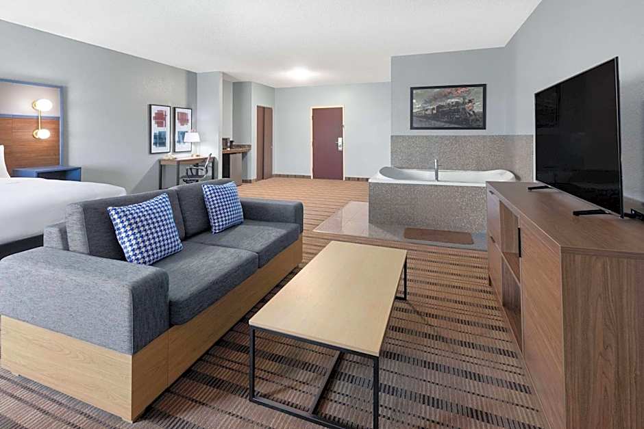 AmericInn by Wyndham Grinnell