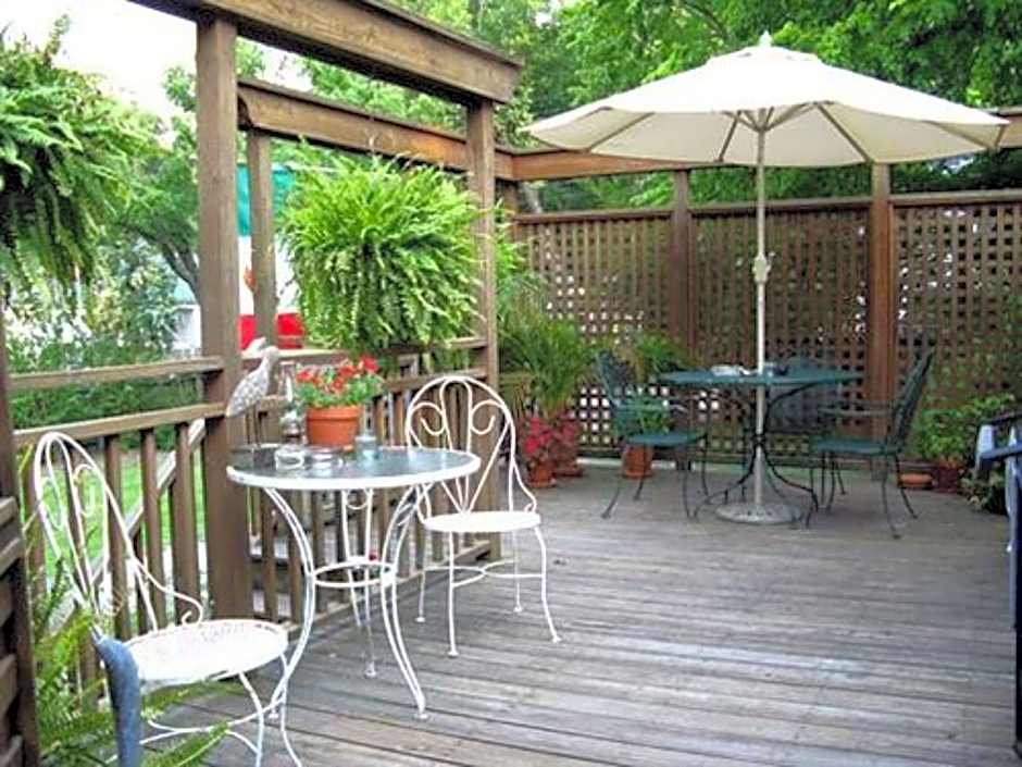 Charles Bass House Bed & Breakfast