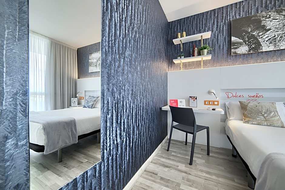 Zdjęcie 1 z 5 — Superior 1 Double Bed or 2 Beds, Terrace