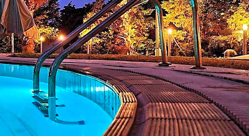 PARNIS PALACE HOTEL SUITES