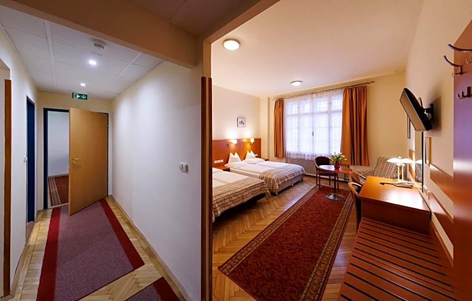 Continental Hotel-Pension