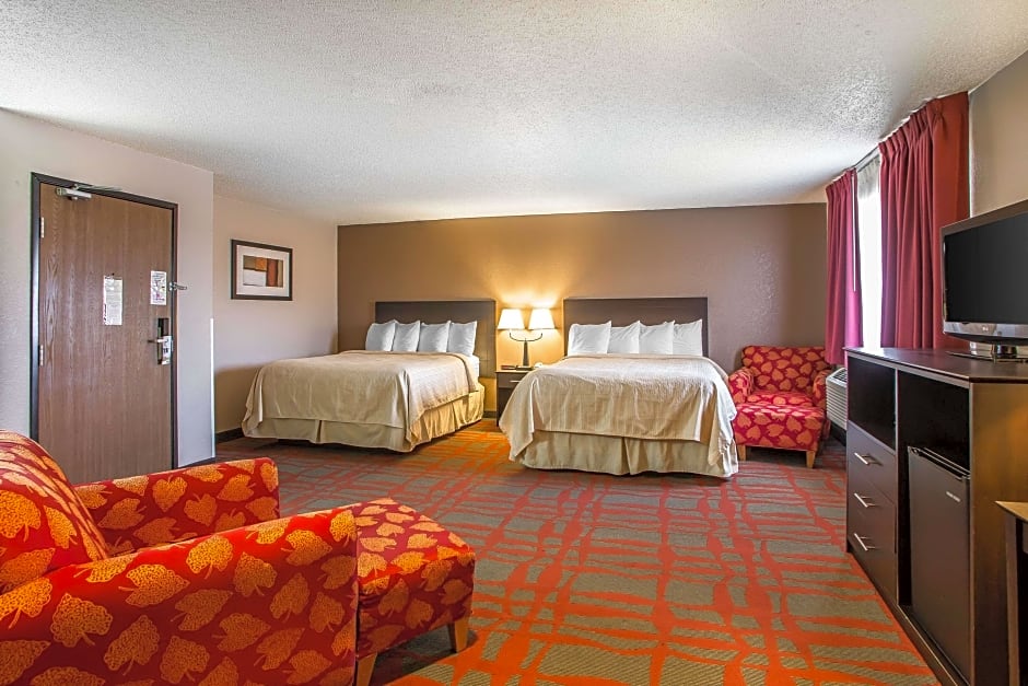 Photo 1 of 4 of 2 Queen Beds Suite, Nonsmoking
