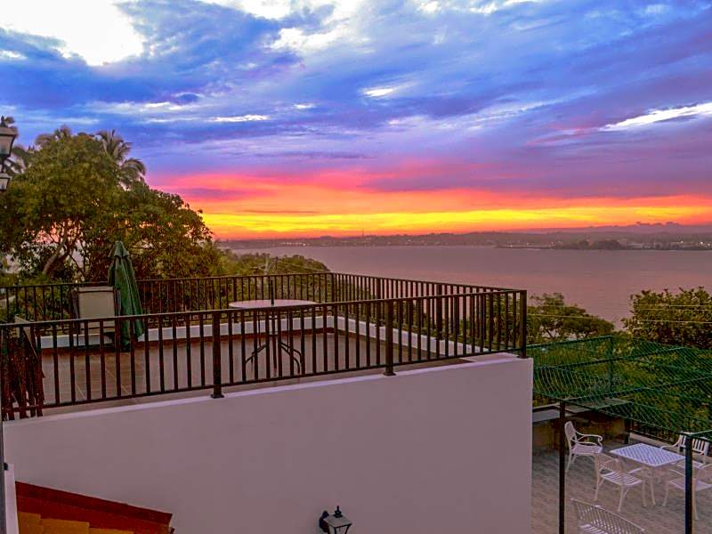 Villa Baywatch Rumassala