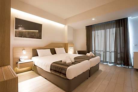 Double or Twin Room with Side Sea View