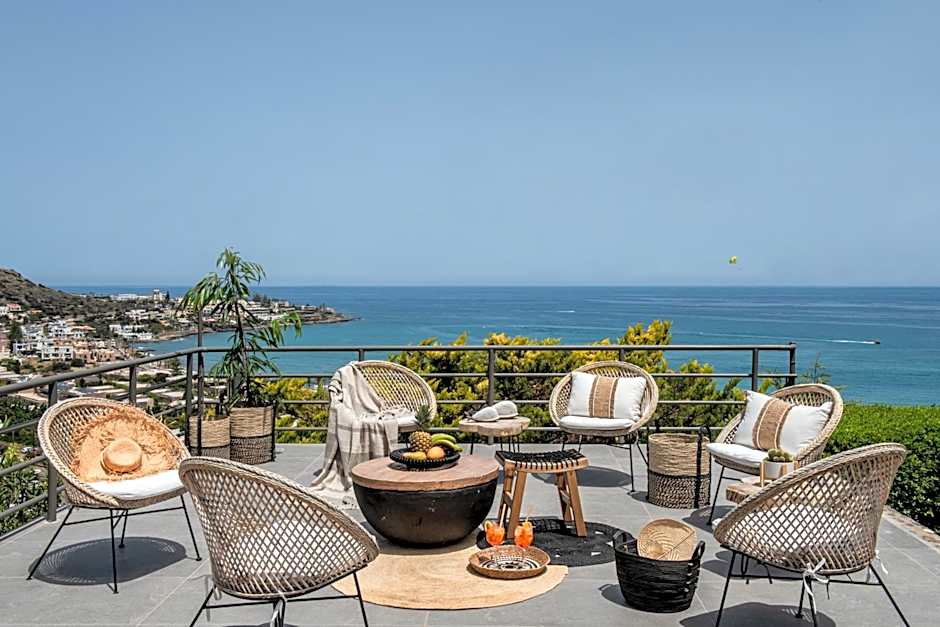 Everest Apartments and Suites