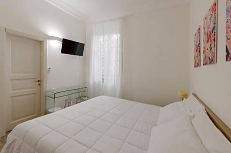 Classic Double Room with Shower