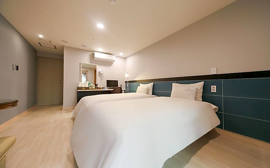 Photo 1 of 6 of Standard 2 Beds