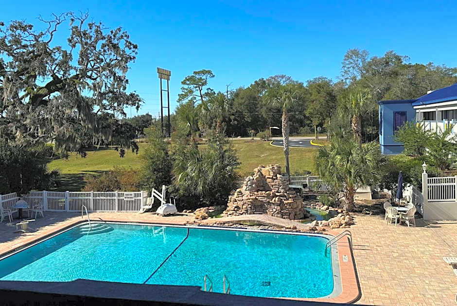 Days Inn by Wyndham Brooksville