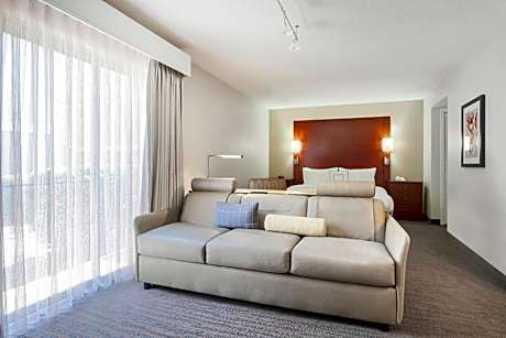 King Studio with Sofa Bed and Roll-in Shower - Mobility and Hearing Accessible