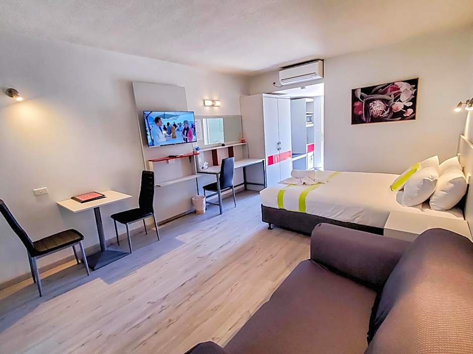 Sandors Motor Inn
