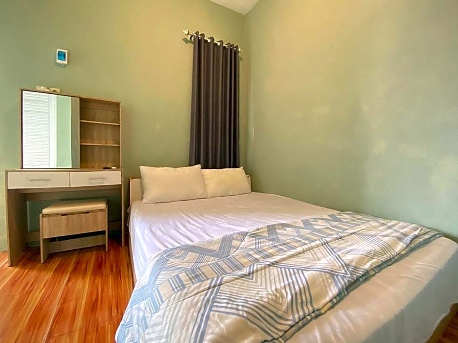 Duta Elite Kostel Syariah near RSUD Caruban Mitra RedDoorz