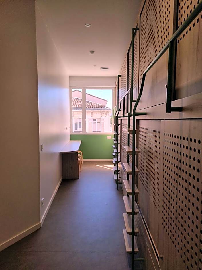 Bloom Hostel Bar & Garden