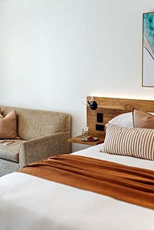 Deluxe King Spa Studio