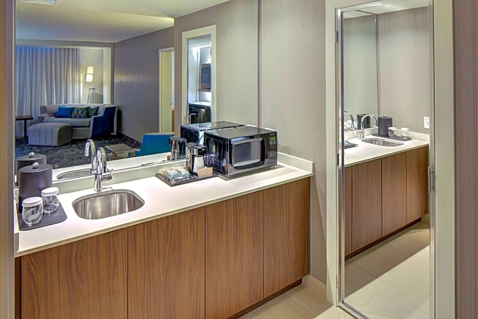 Courtyard by Marriott Appleton Riverfront
