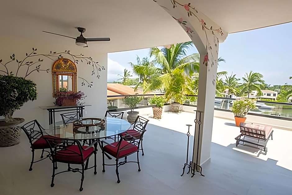 Grand Marina Villas