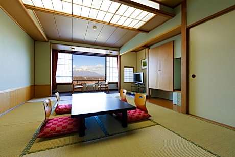 Japanese-Style Room with Lake View