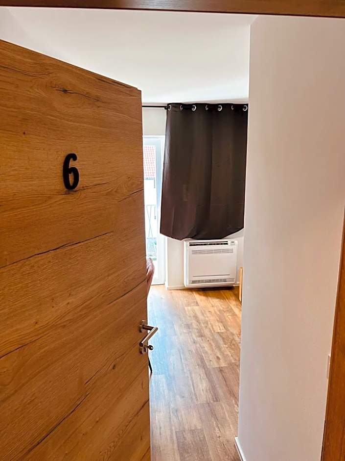 PJ Hotel Cerklje - 5min to Airport - Free Parking