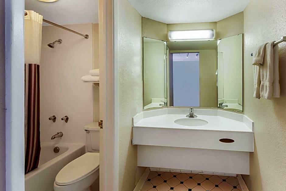 La Quinta Inn & Suites by Wyndham Albuquerque Northeast