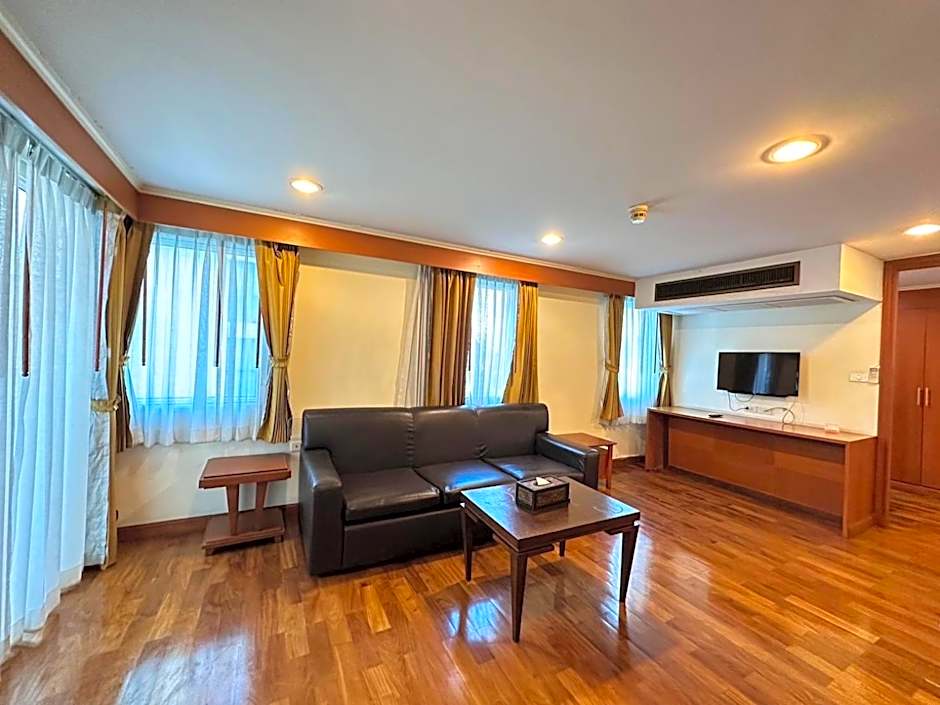 S.M. GRANDE RESIDENCE