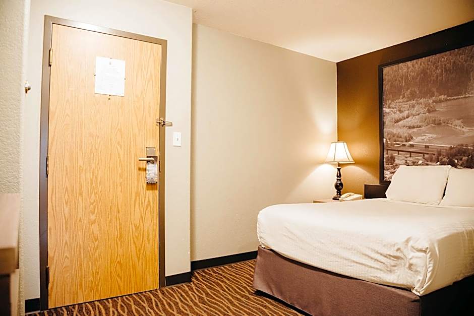 Super 8 by Wyndham Revelstoke BC