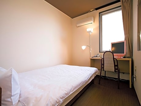 1 Single Bed with Breakfast