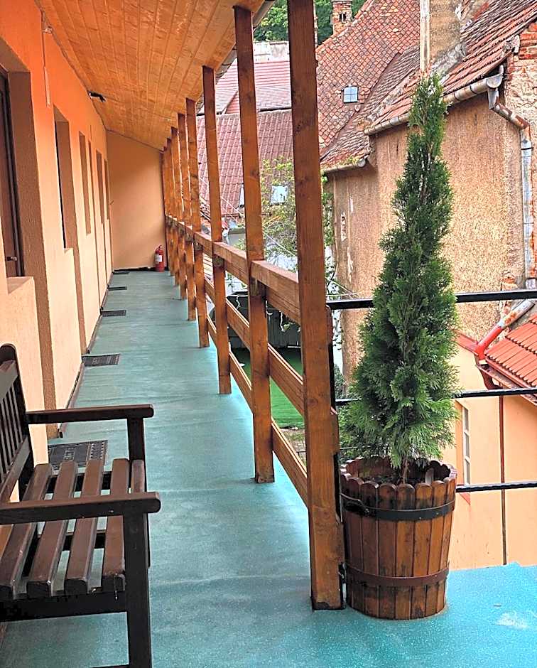 ULLYSSES GUEST HOUSE