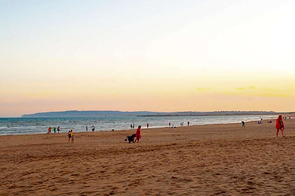 Caravan by Camber Sands 2