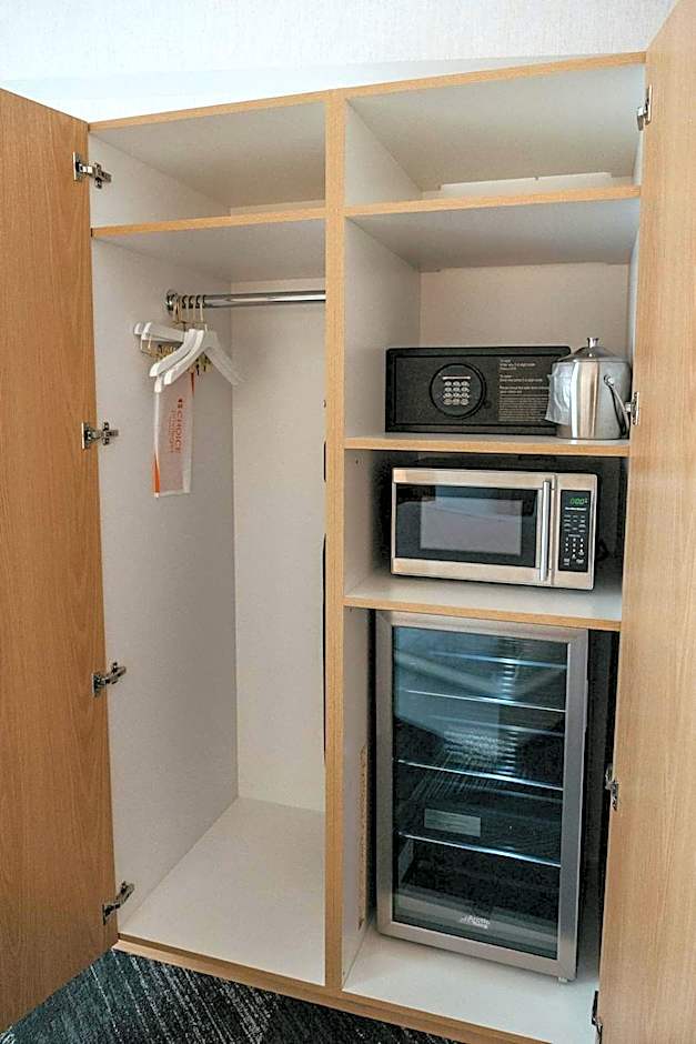 Clarion Lakeside Inn & Conference Centre