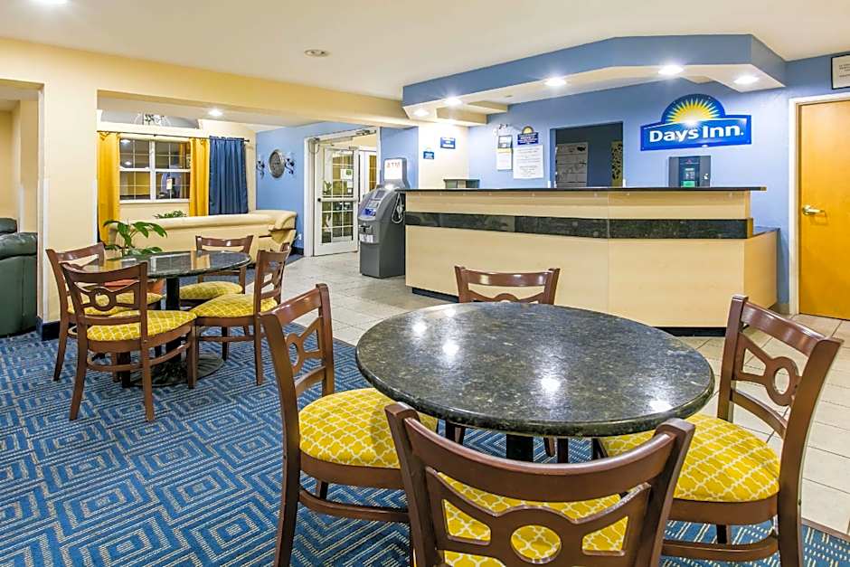 Days Inn & Suites by Wyndham Pryor