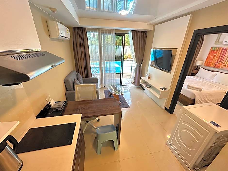 1 - Bedroom Apartment Pool Access, 750m to the Beach