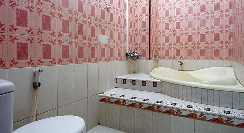 RedDoorz Plus Syariah near Stasiun Pekalongan 2