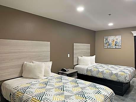 Quadruple Room - Disability Access - Roll in Shower