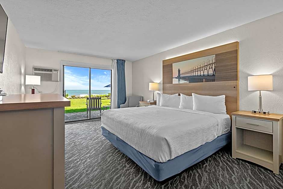 Photo 1 of 4 of 1 King Bed, Beach View, Balcony