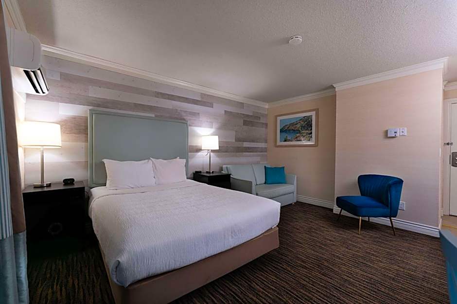 Photo 1 of 4 of 1 Queen Bed, Pet-Friendly, Balcony