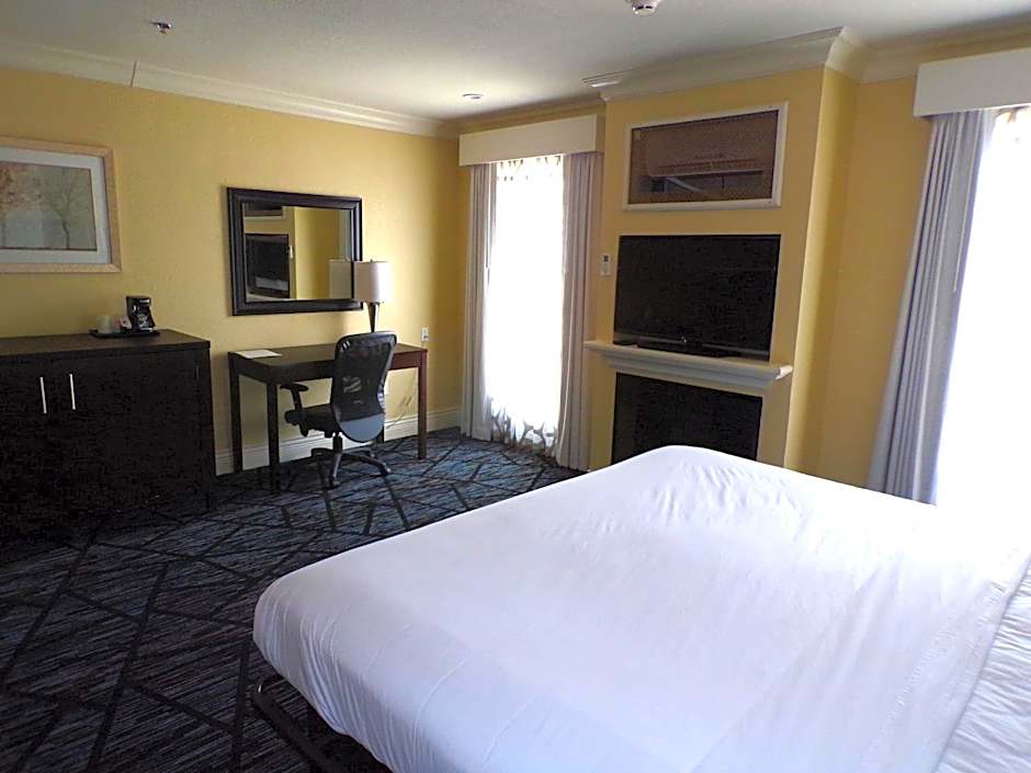 Niagara Crossing Hotel and Spa