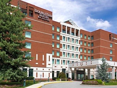 Two Room Suite With Balcony And King Size Bed