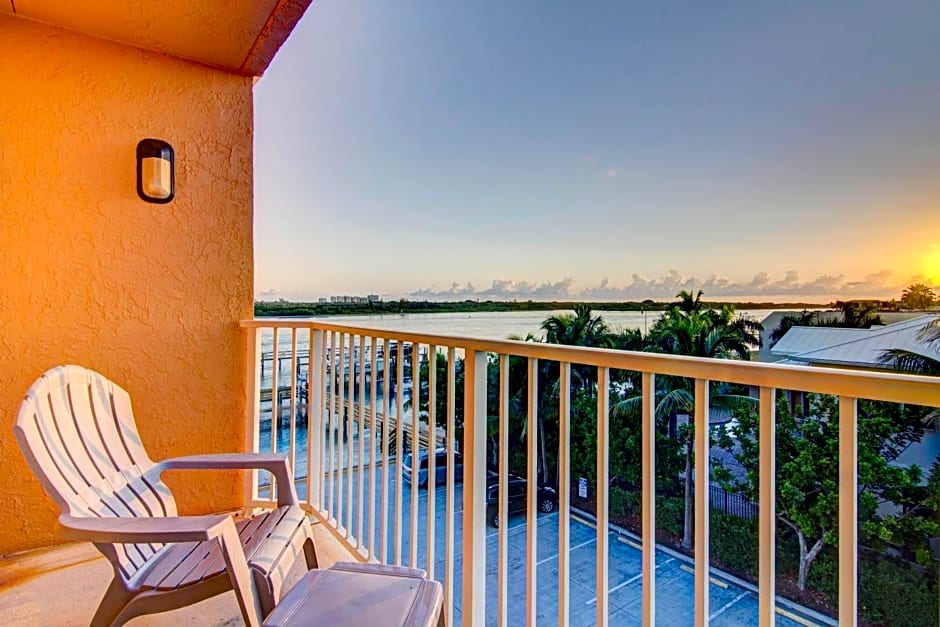 Hutchinson Island Hotel and Suites