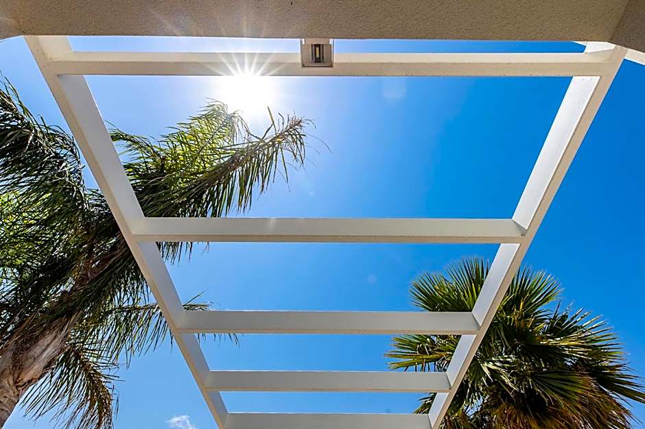 Sundeck Hotel