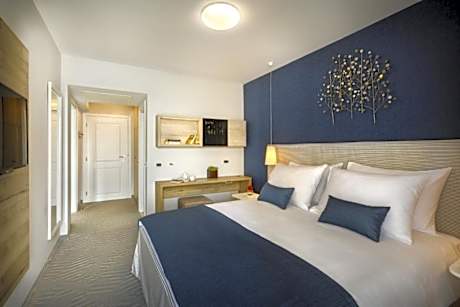 Junior Suite with Seaside Balcony