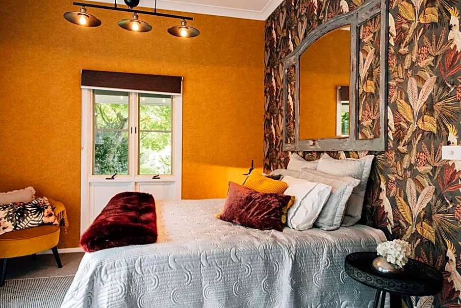 One Bedroom Cottage with Shared Pool